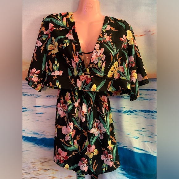 SHEIN Tops - SHEIN Curve 2 Piece Crop Top With Shorts Tropical Floral Design Tie Top